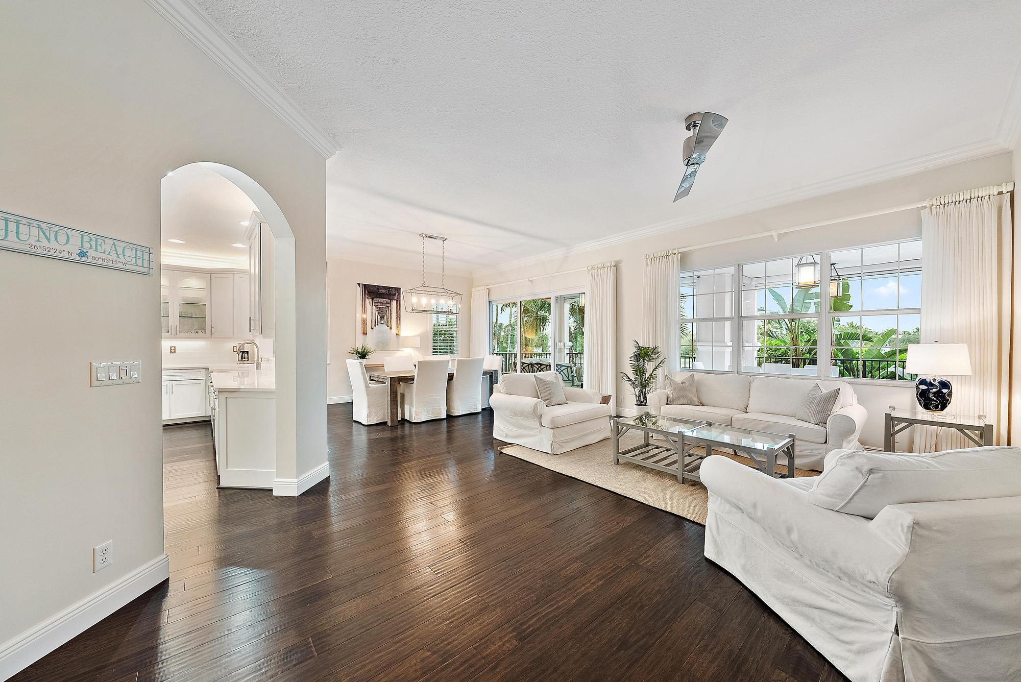 CARRIAGE HOMES AT FRENCHM - Residential