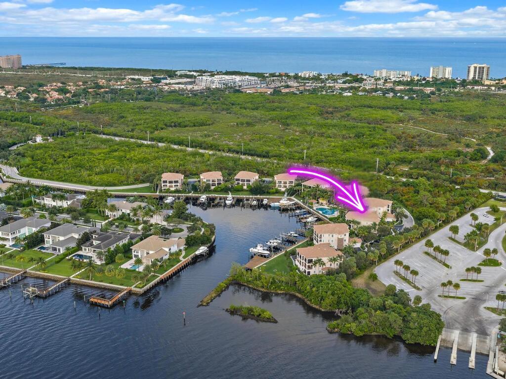 CARRIAGE HOMES AT FRENCHM - Residential