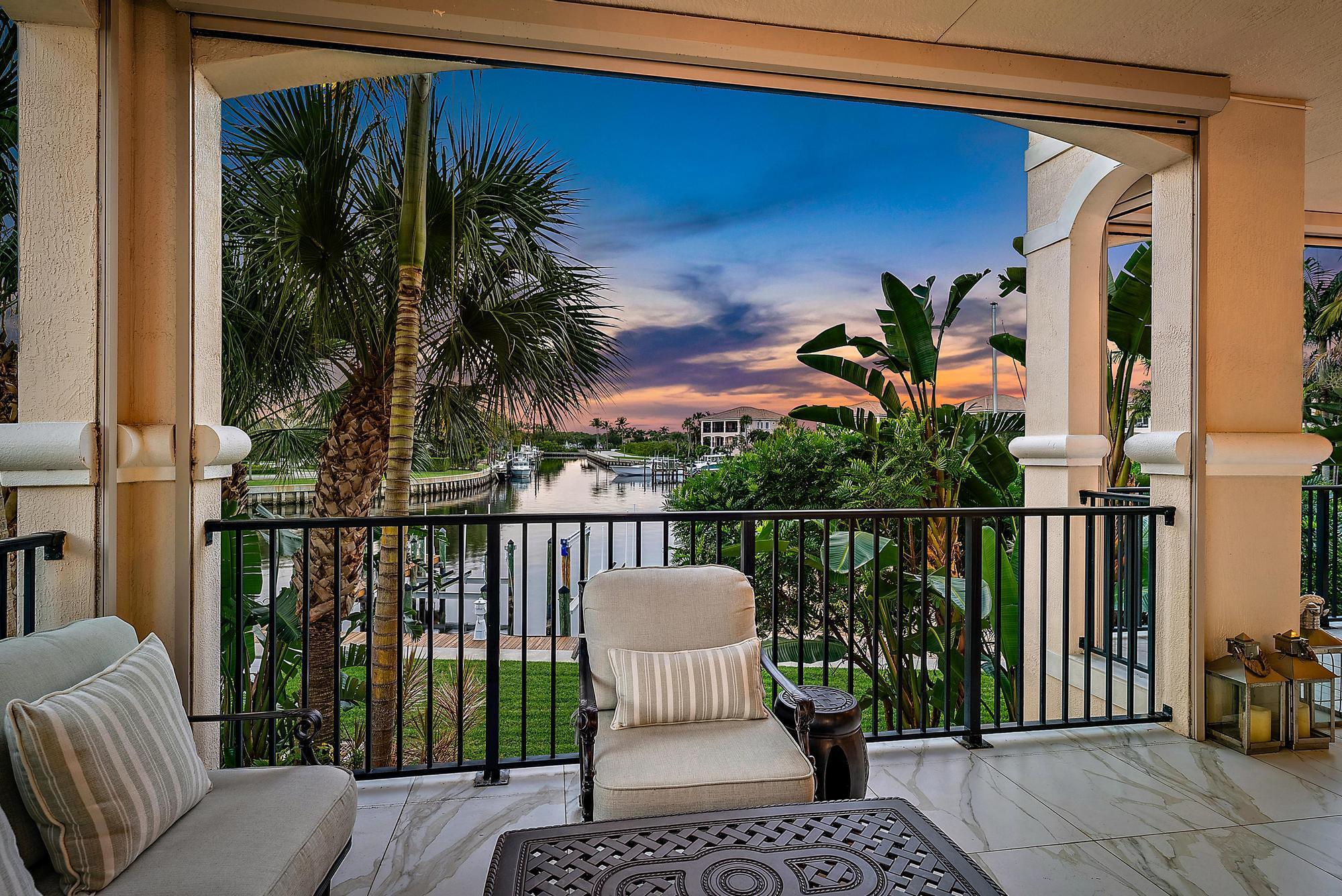 CARRIAGE HOMES AT FRENCHM - Residential