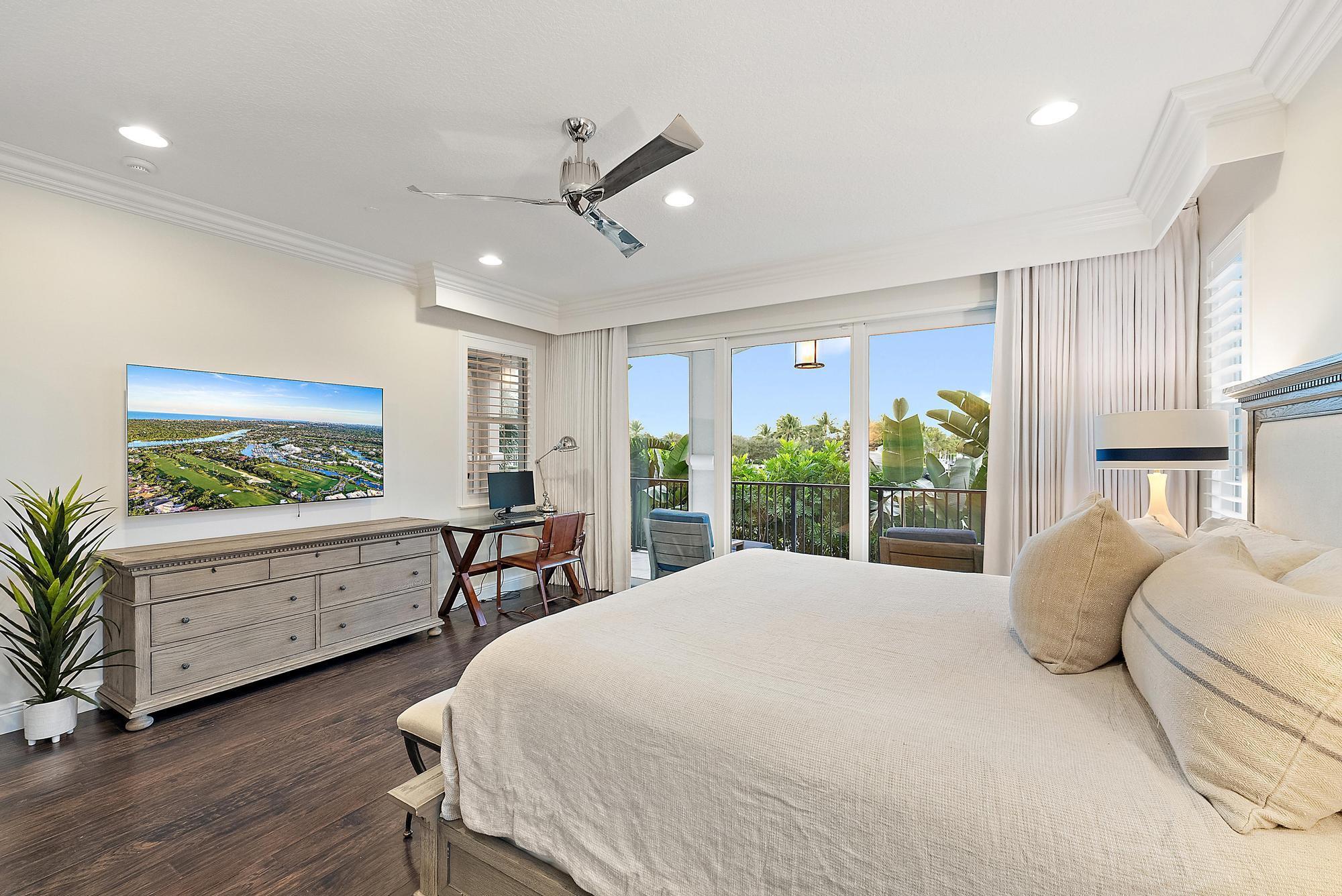 CARRIAGE HOMES AT FRENCHM - Residential