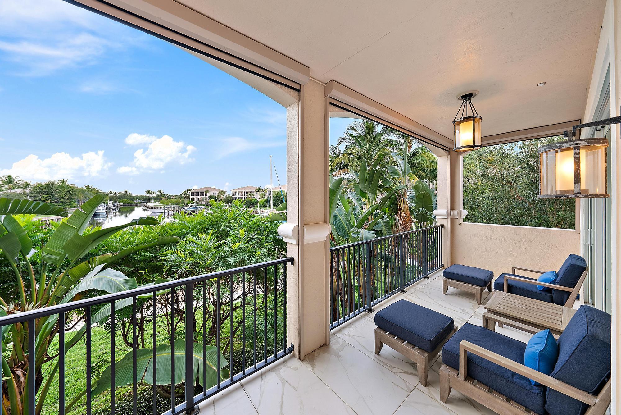 CARRIAGE HOMES AT FRENCHM - Residential