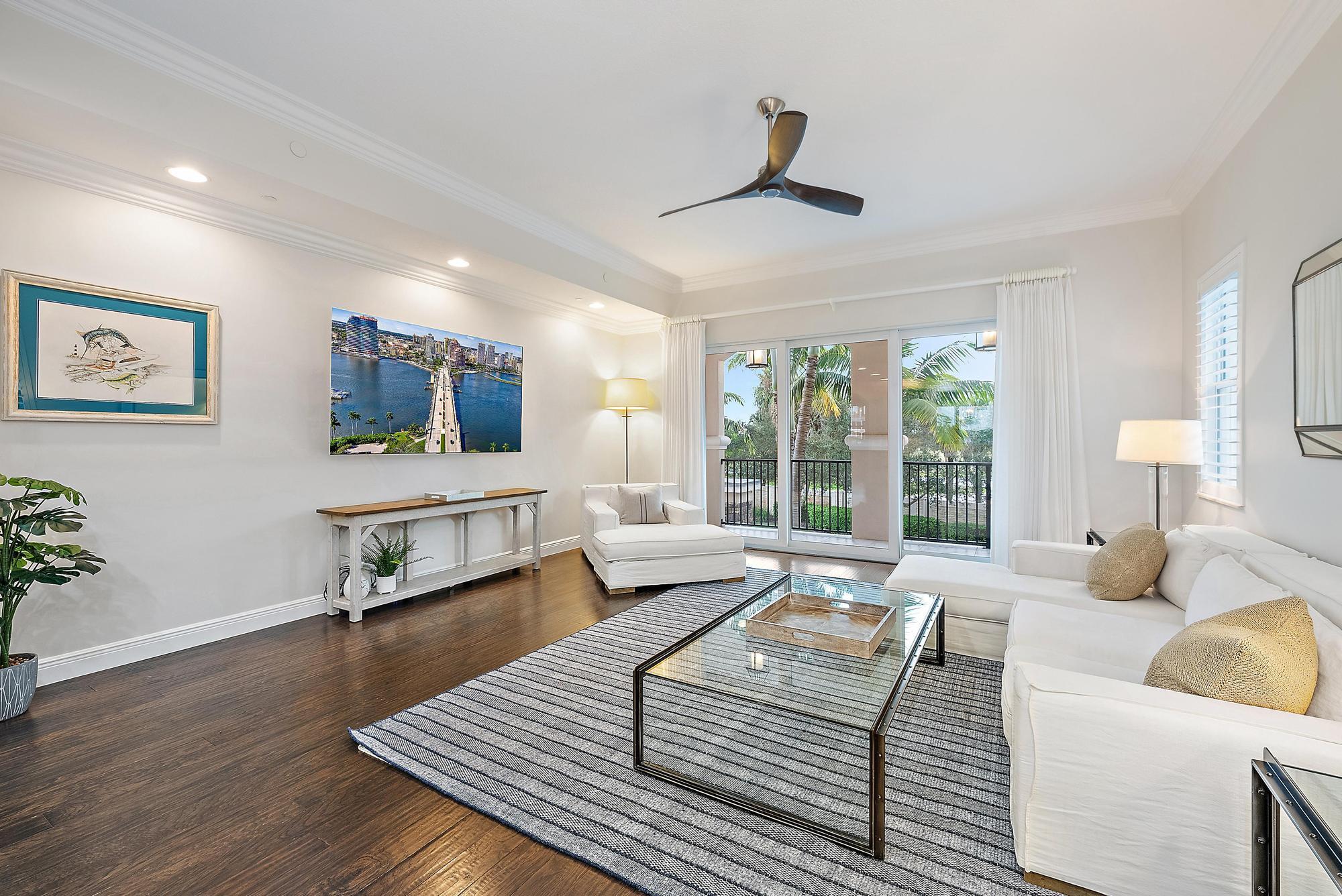 CARRIAGE HOMES AT FRENCHM - Residential