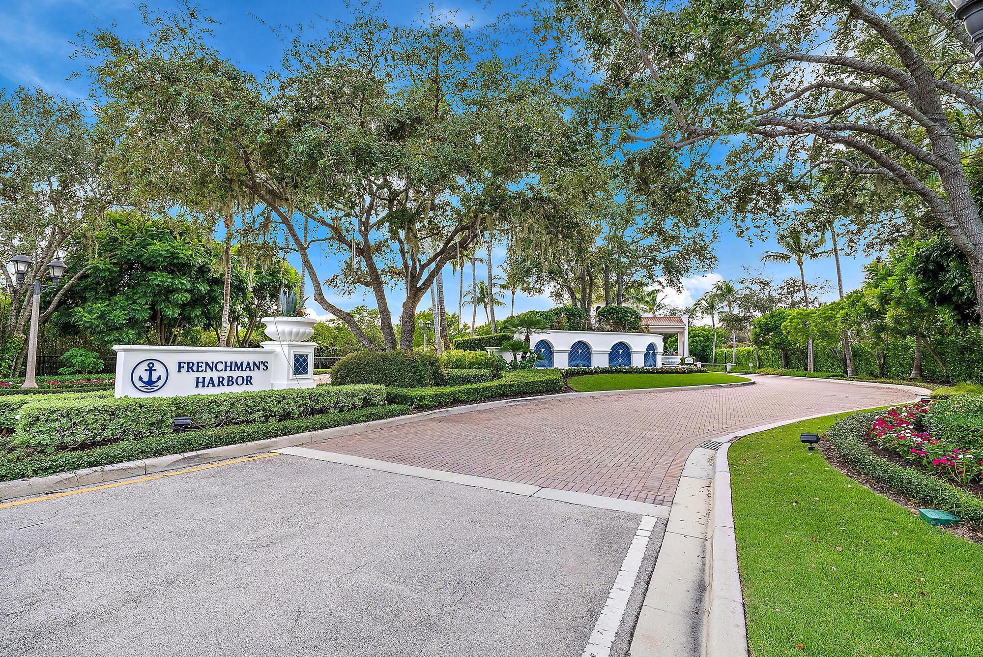 CARRIAGE HOMES AT FRENCHM - Residential