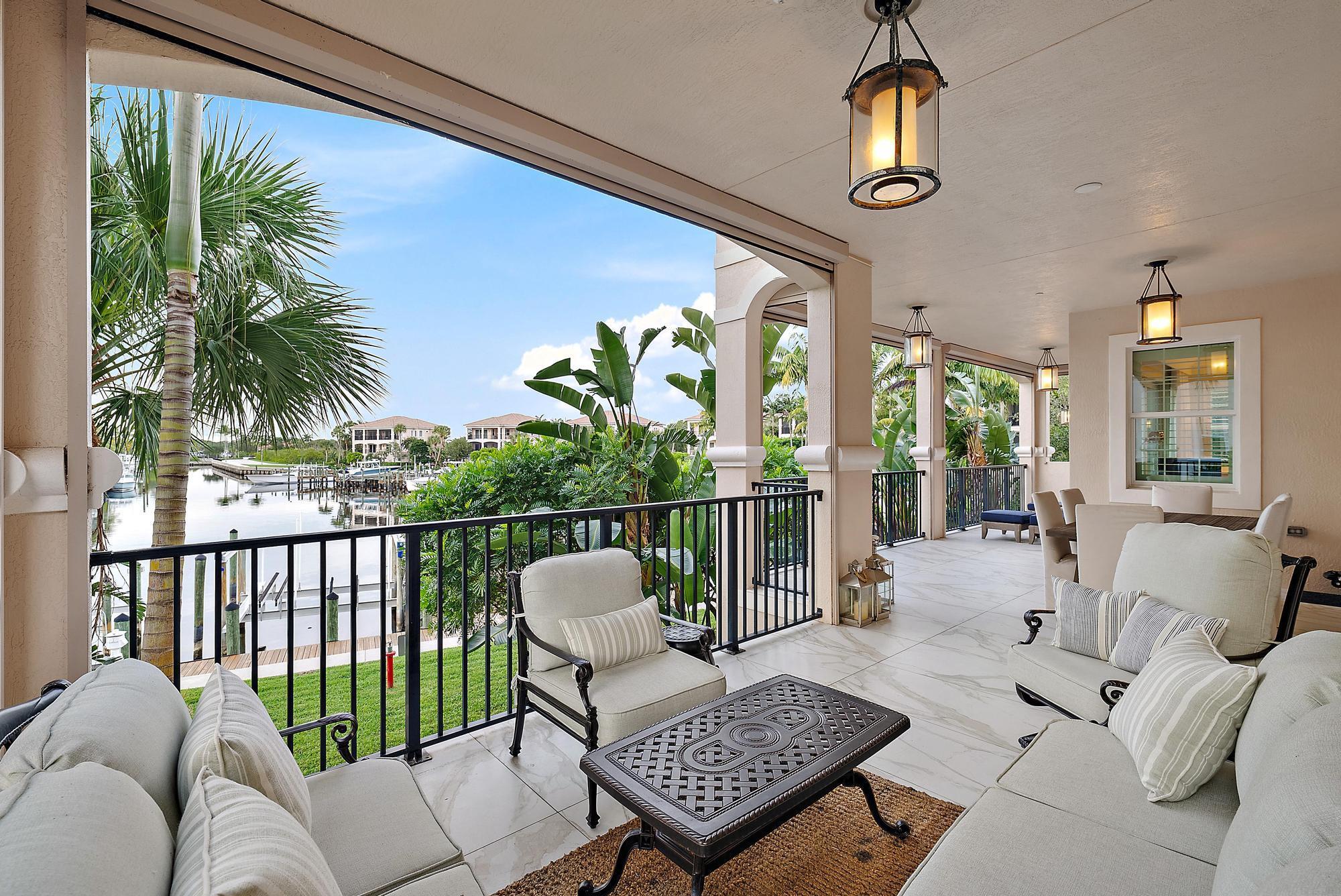 CARRIAGE HOMES AT FRENCHM - Residential