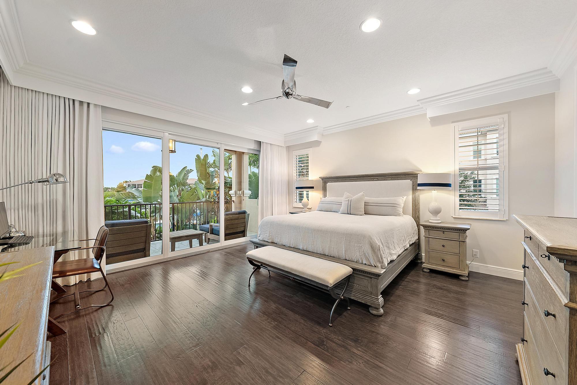 CARRIAGE HOMES AT FRENCHM - Residential