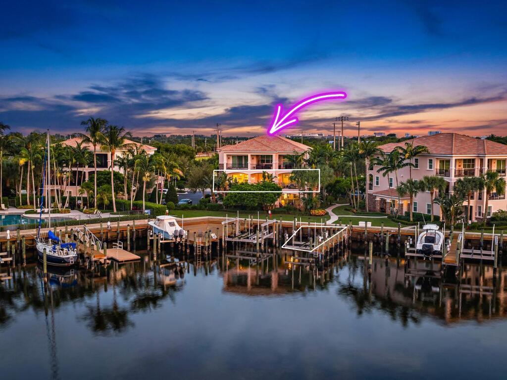 CARRIAGE HOMES AT FRENCHM - Residential