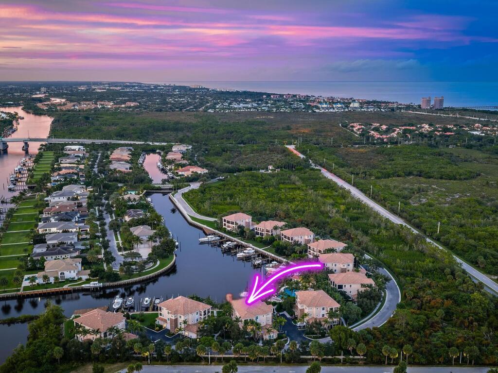 CARRIAGE HOMES AT FRENCHM - Residential