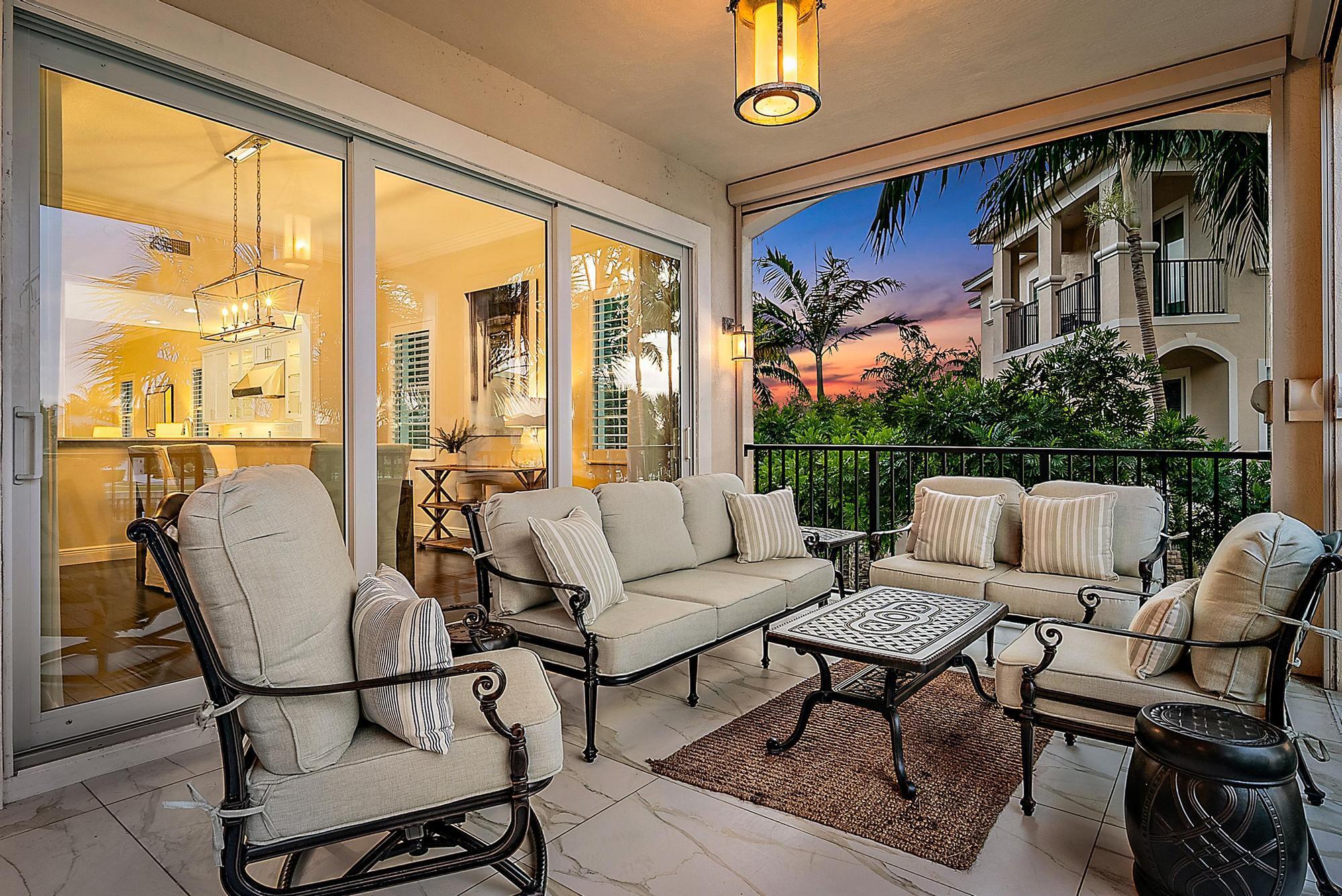 CARRIAGE HOMES AT FRENCHM - Residential