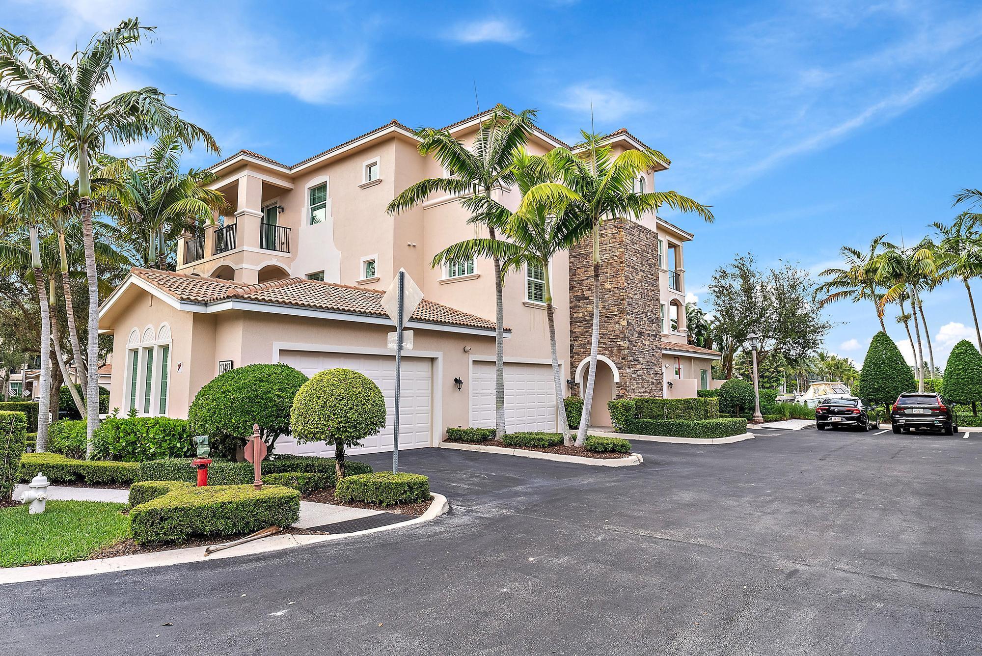 CARRIAGE HOMES AT FRENCHM - Residential