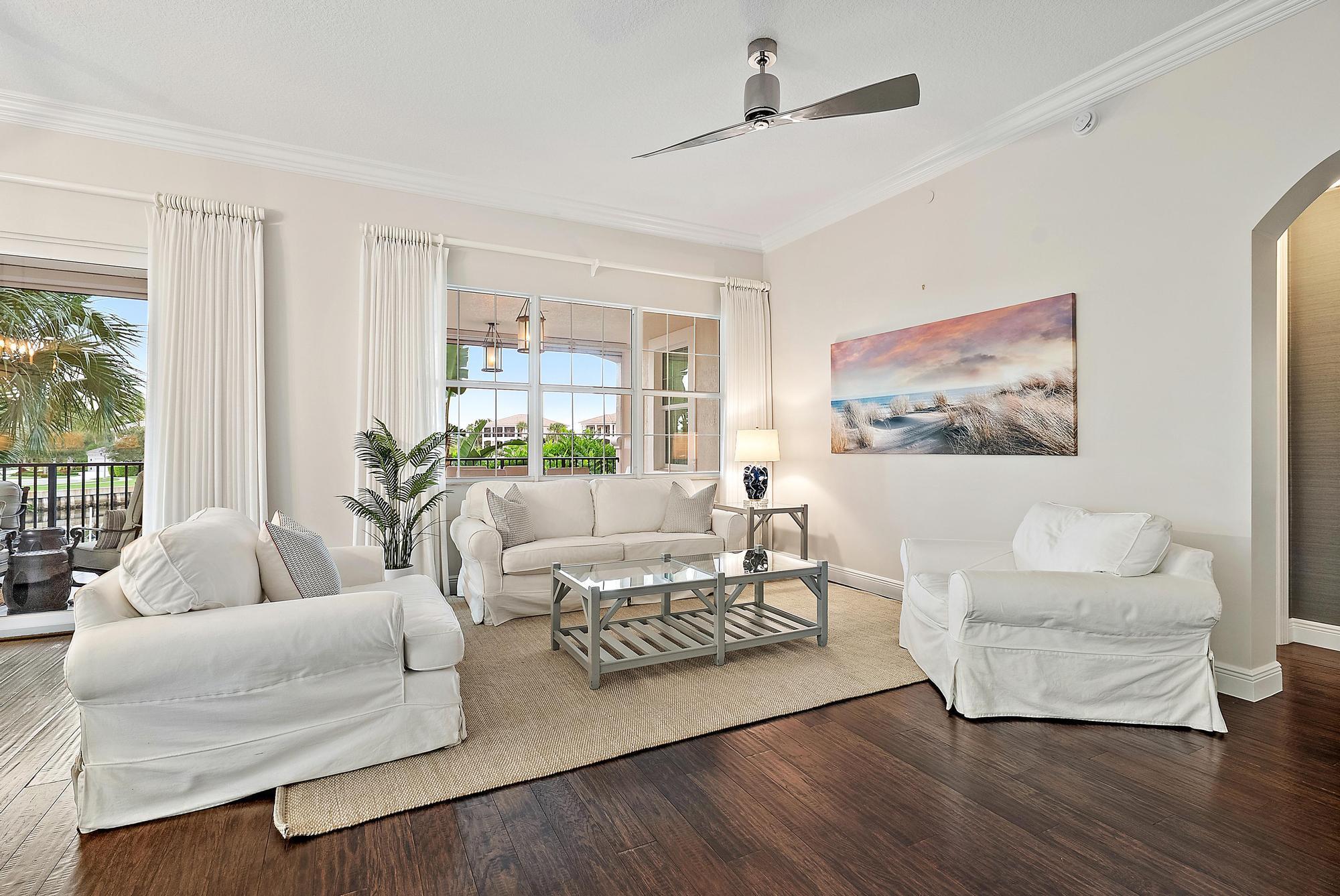 CARRIAGE HOMES AT FRENCHM - Residential