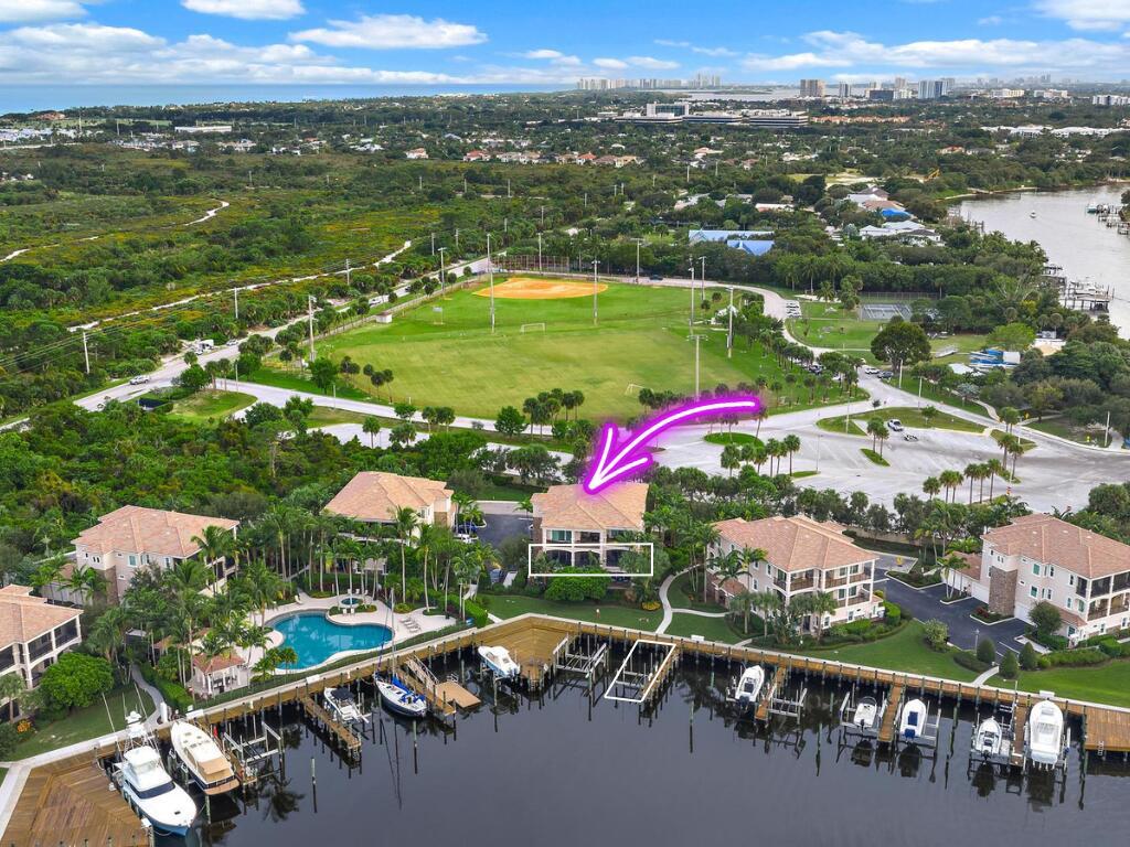 CARRIAGE HOMES AT FRENCHM - Residential