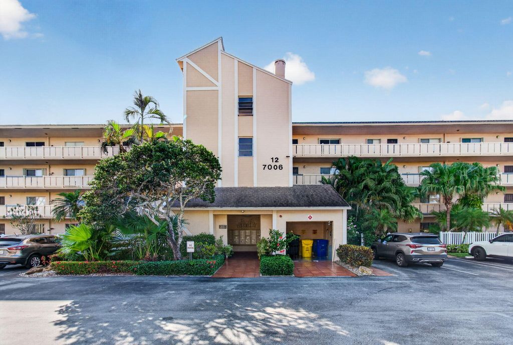 Photo of 7006 Huntington Lane #404, Delray Beach, FL 33446 (MLS # B26022082)