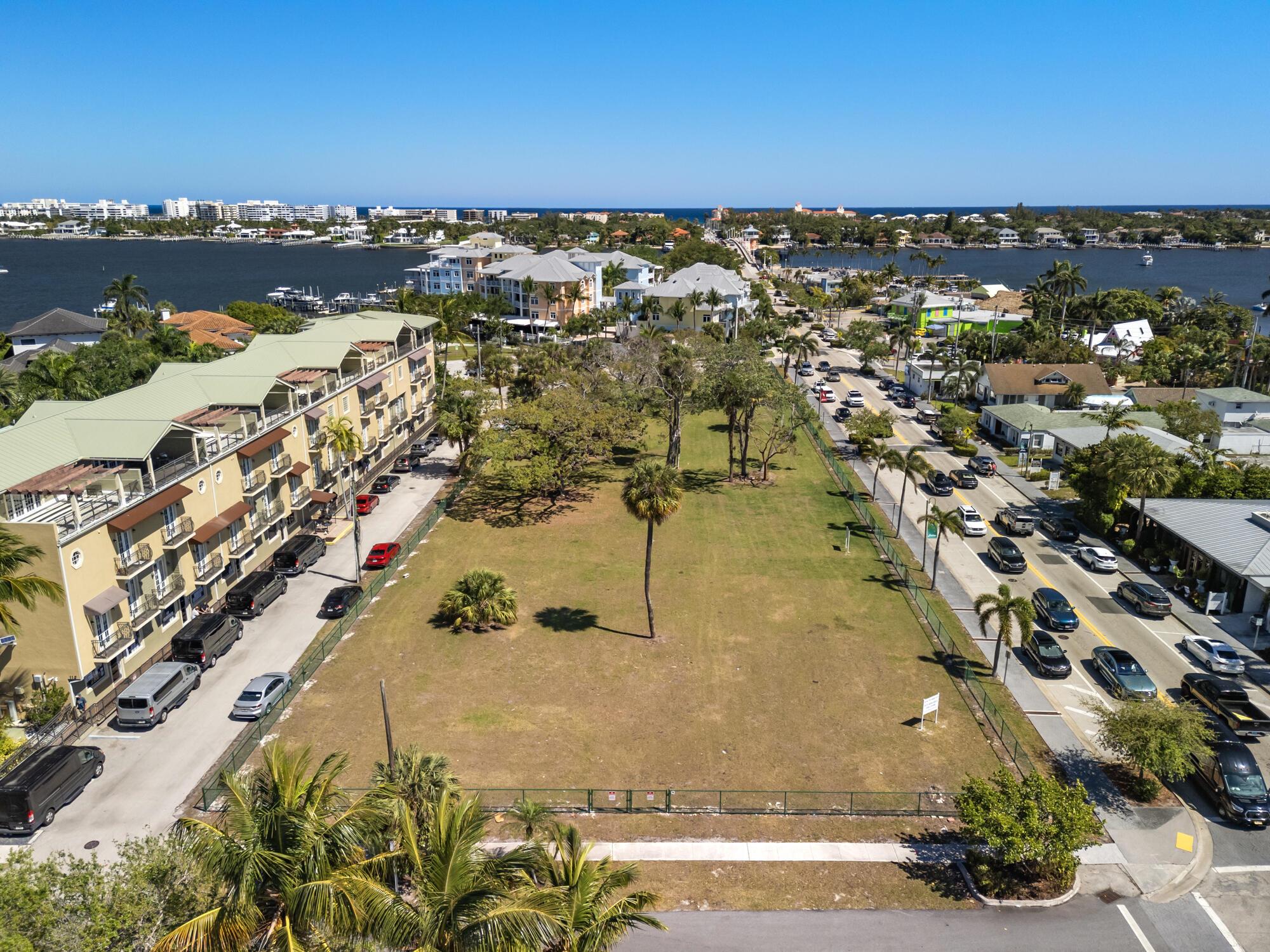 LANTANA POINT - Residential