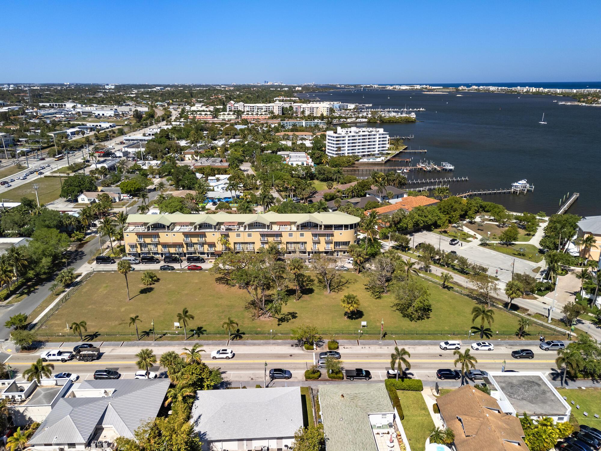 LANTANA POINT - Residential