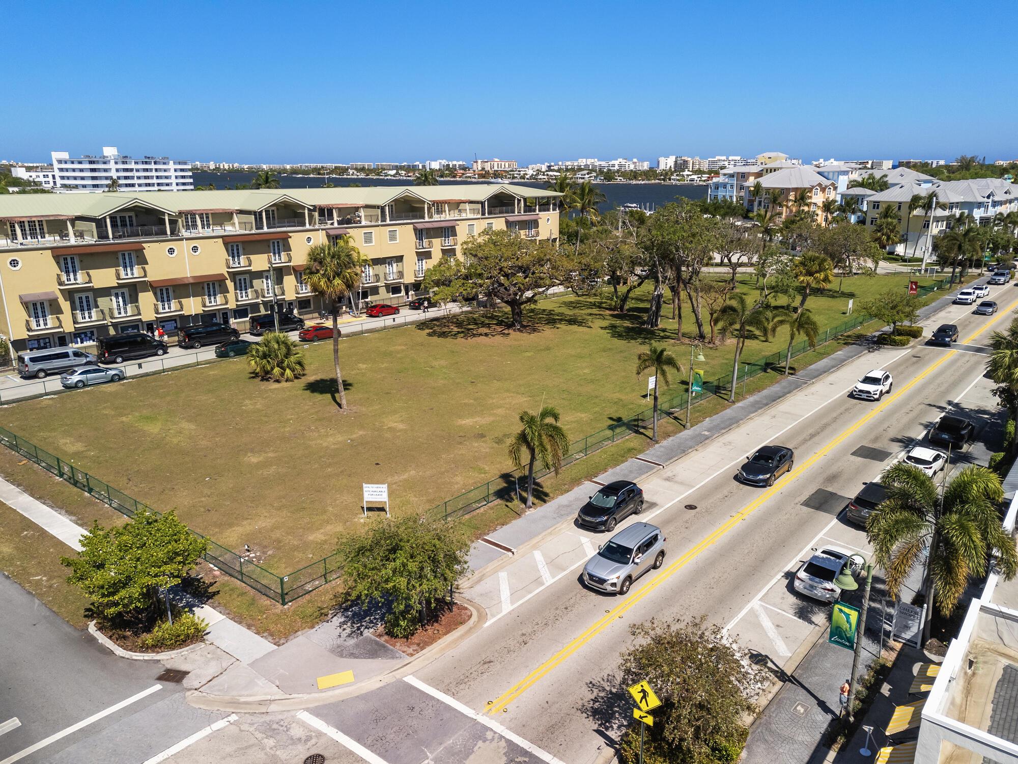 LANTANA POINT - Residential