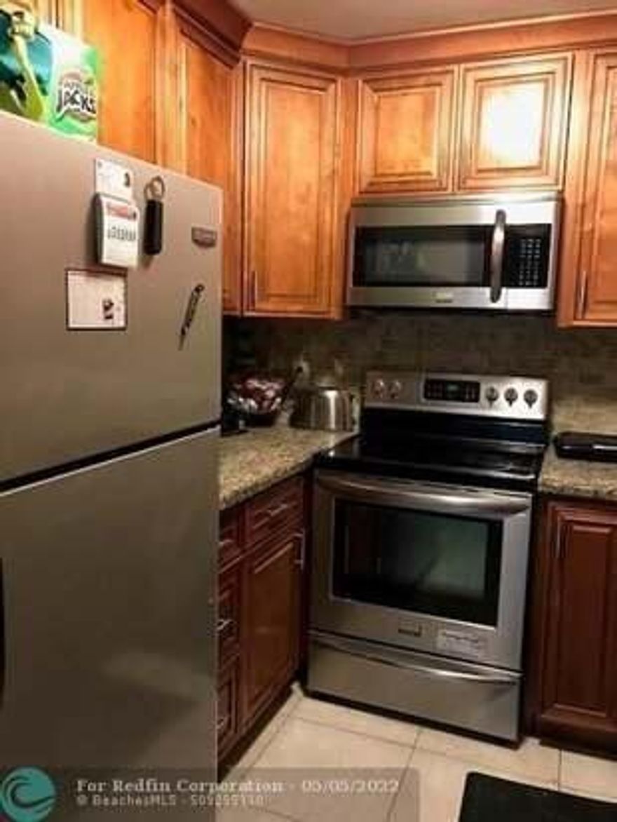 Amazing 2/2 in best location in boca - next to FAU, whole foods, 95, town center mall, minutes from the beach!  Available immediately