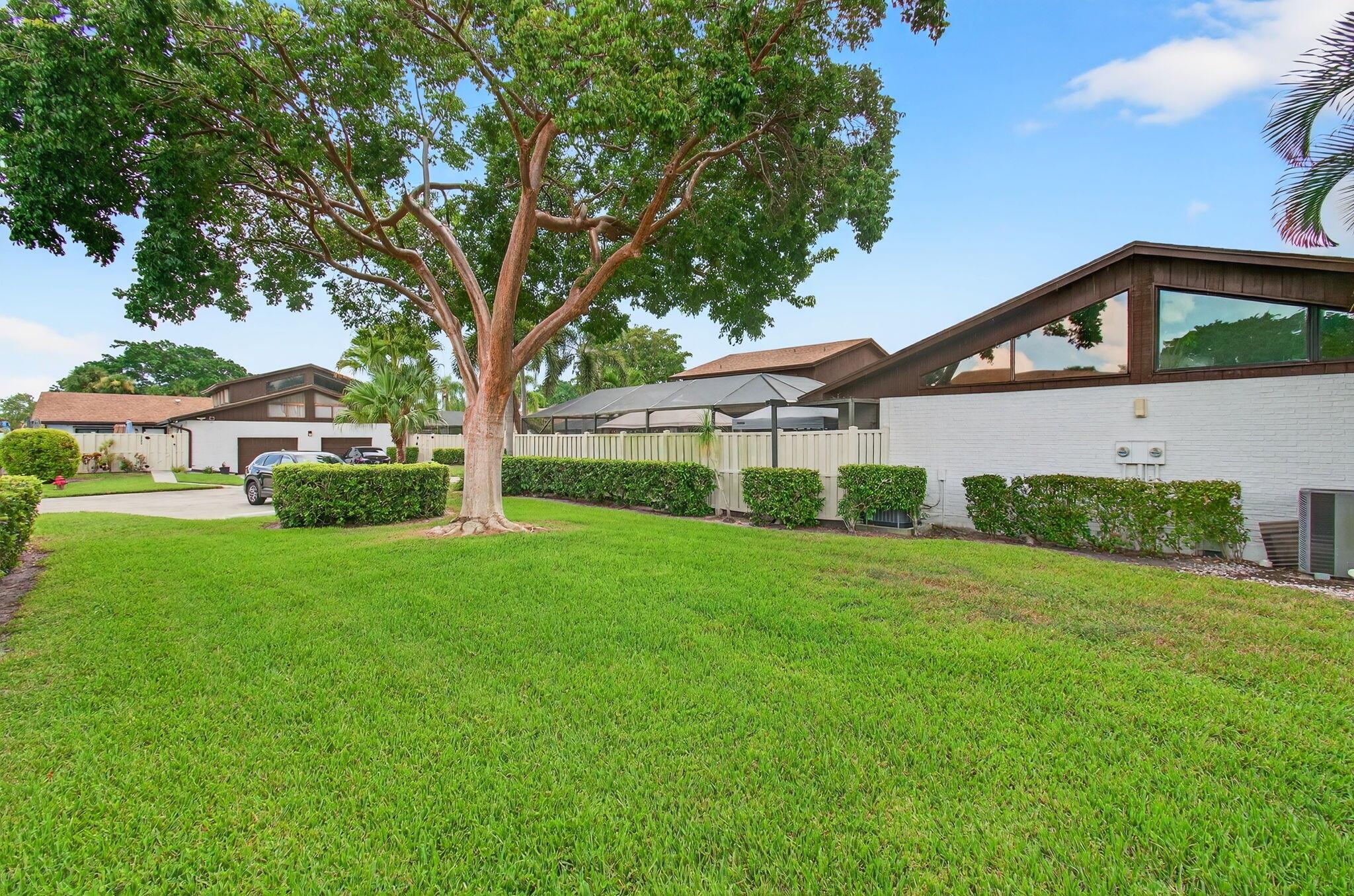 BOCA GARDENS - Residential