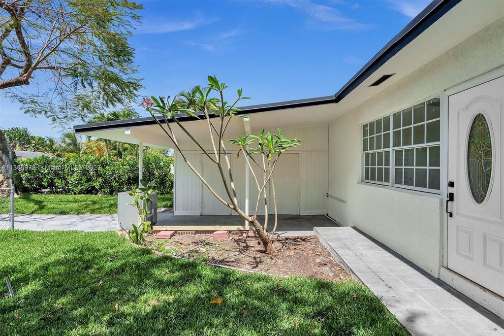 Photo of 1150 SW 46th Avenue, Plantation, FL 33317 (MLS # R11096061)