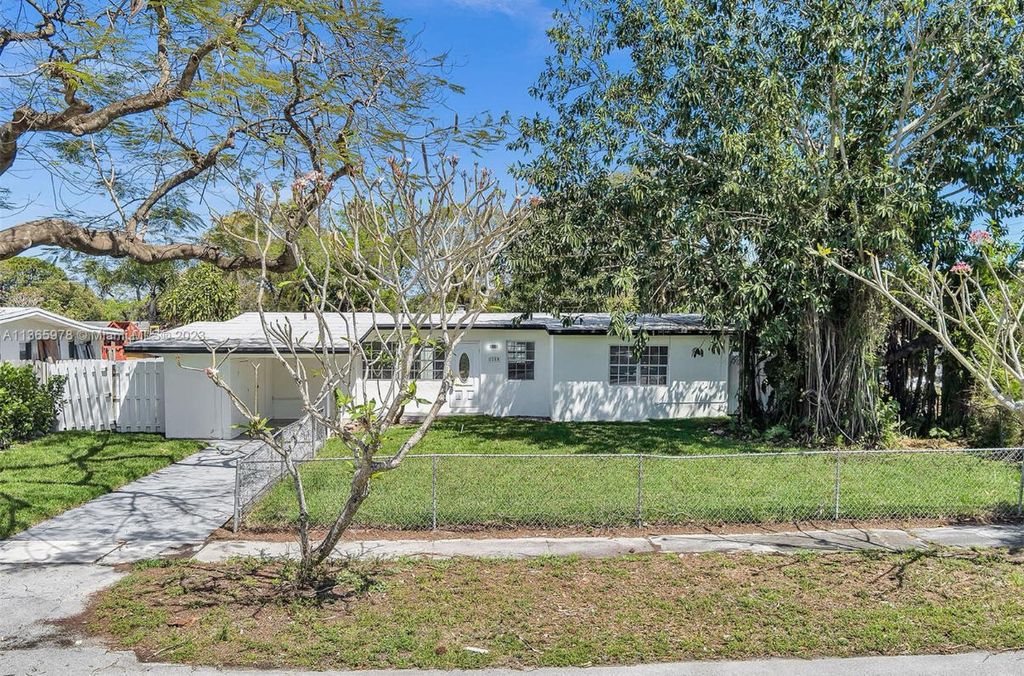 Photo of 1150 SW 46th Avenue, Plantation, FL 33317 (MLS # R11096061)