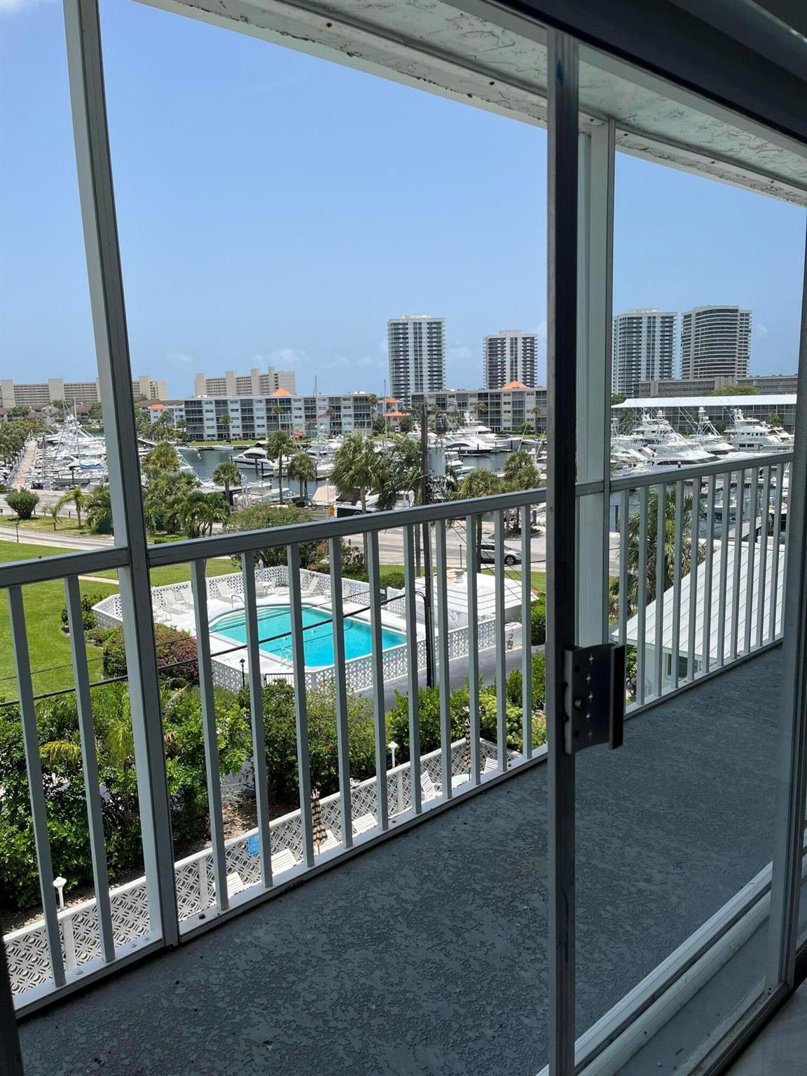 Extra Large 3 bed 3 bath 4th Floor Corner Double Unit (elevator and stair access) Beautiful Panoramic Marina and Pool Views. Close to Beaches, Restaurants and NP Country Club and Golf Course.All ages welcome!