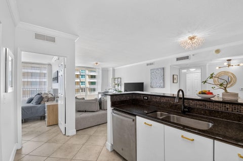 Tiny photo for 625 Casa Loma Boulevard #1009, Boynton Beach, FL 33435 (MLS # B26070931)