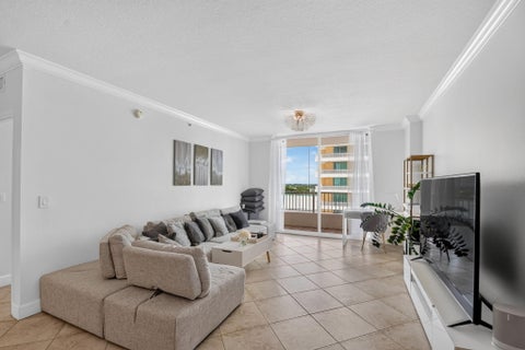 Tiny photo for 625 Casa Loma Boulevard #1009, Boynton Beach, FL 33435 (MLS # B26070931)