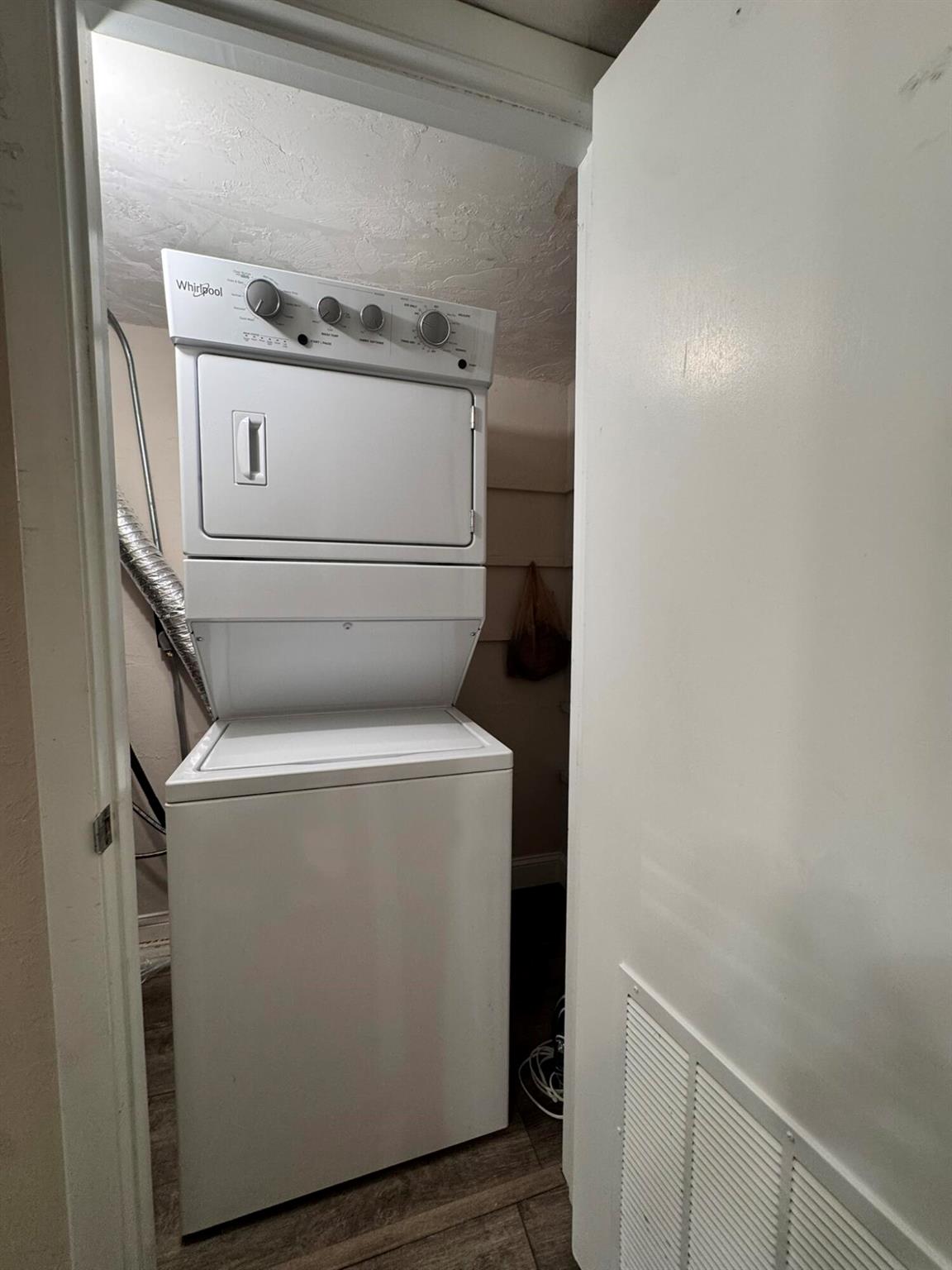 TAYLOR CREEK - Residential Lease