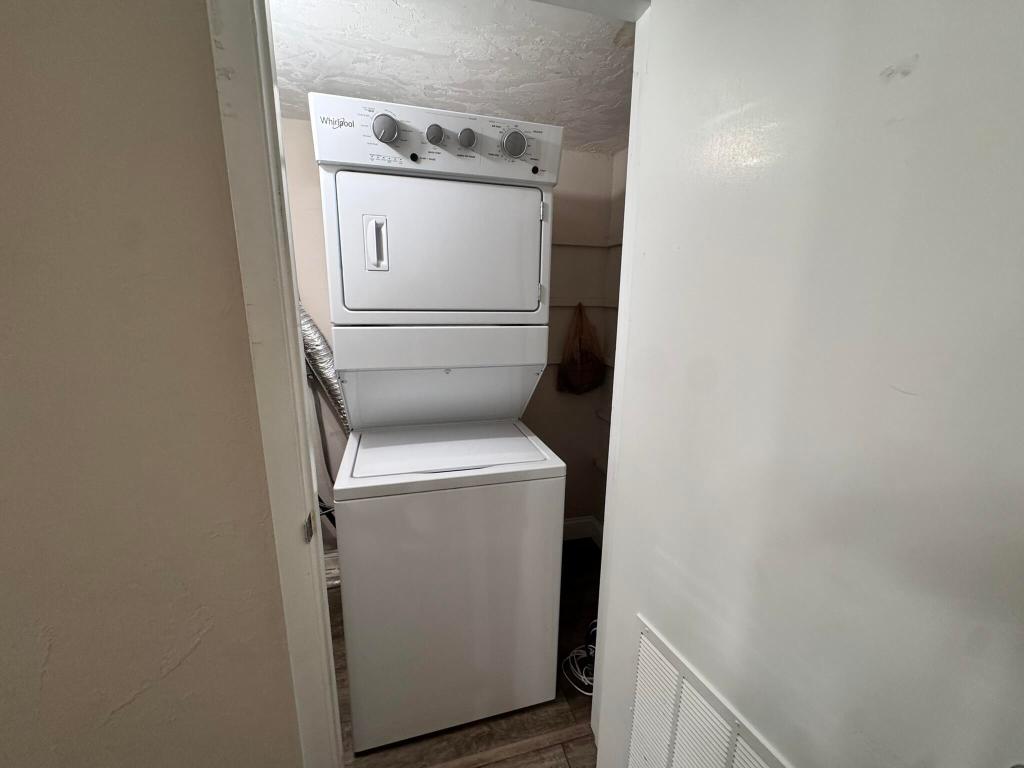 TAYLOR CREEK - Residential Lease