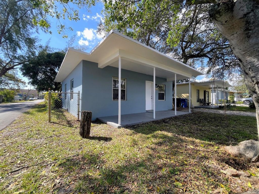 Photo of 1602 NW 7th Place, Fort Lauderdale, FL 33311 (MLS # F10552207)