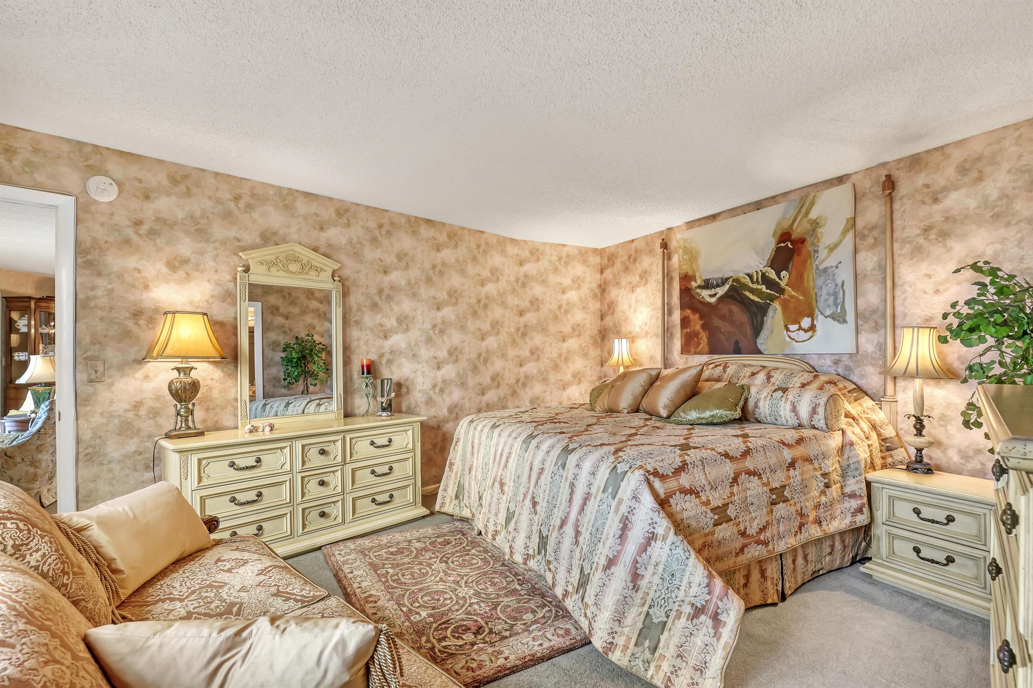PHOENIX TOWERS CONDO - Residential Lease