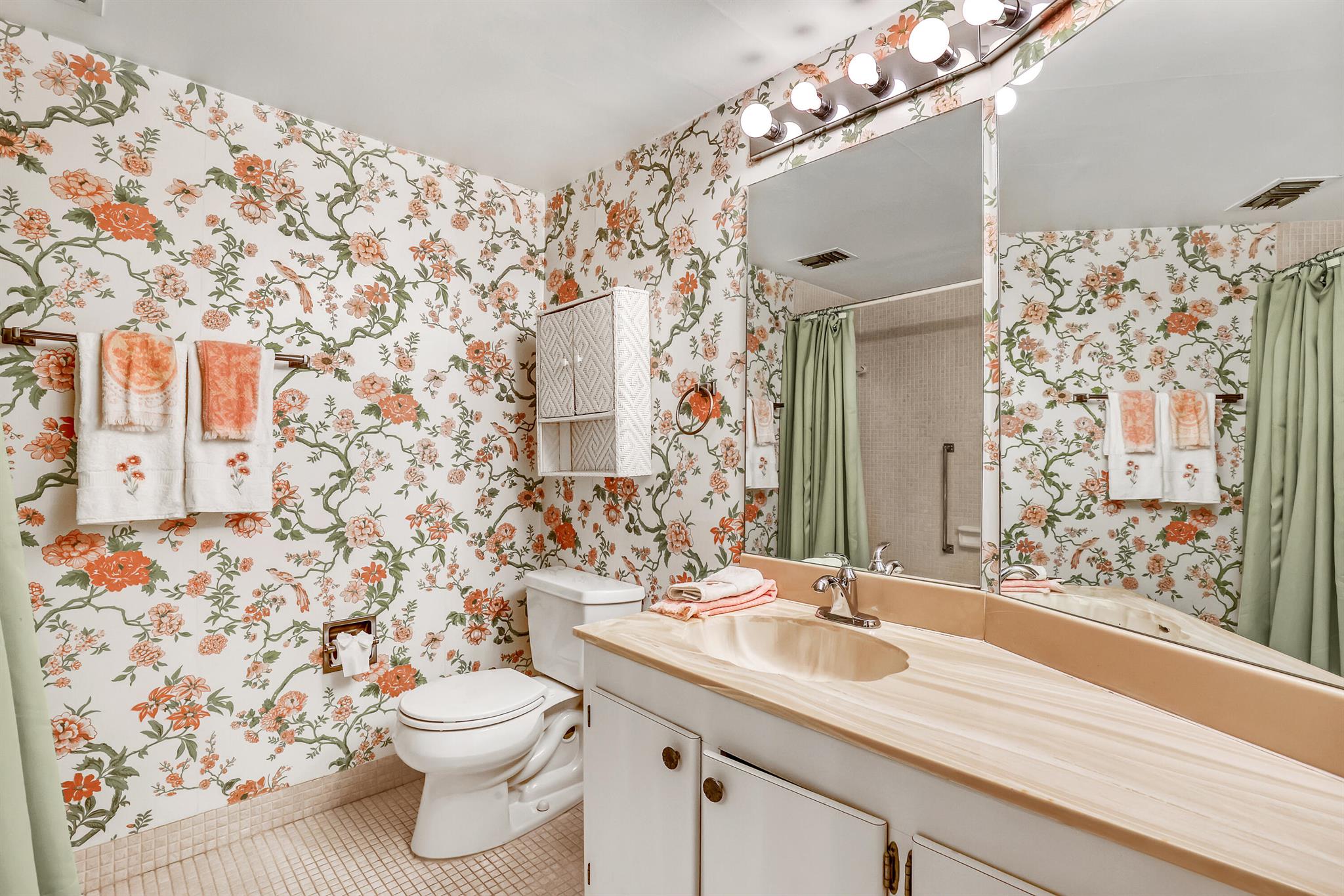 PHOENIX TOWERS CONDO - Residential Lease