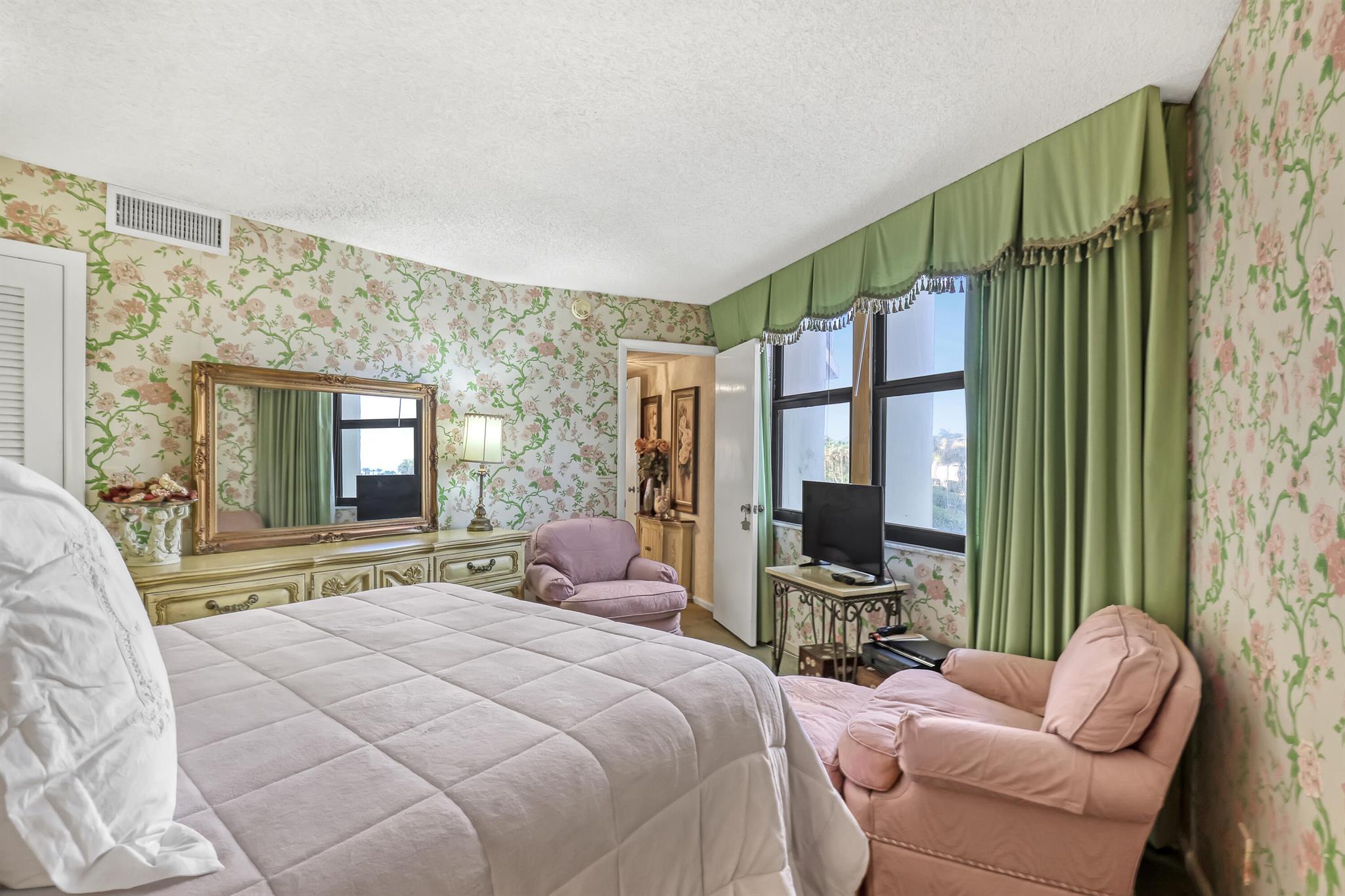 PHOENIX TOWERS CONDO - Residential Lease