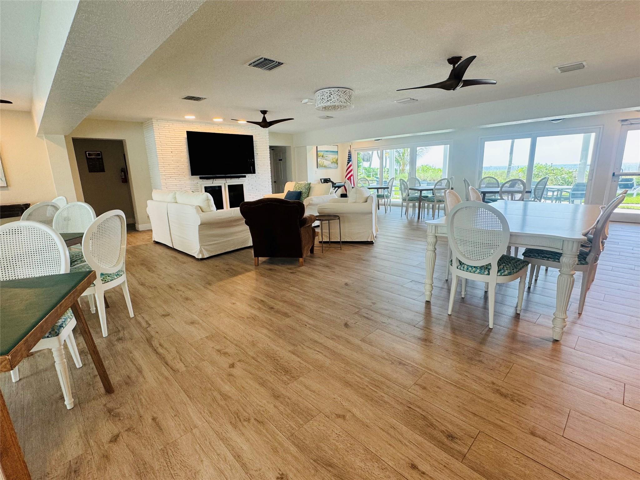 PALM YACHT & BEACH CLUB - Residential