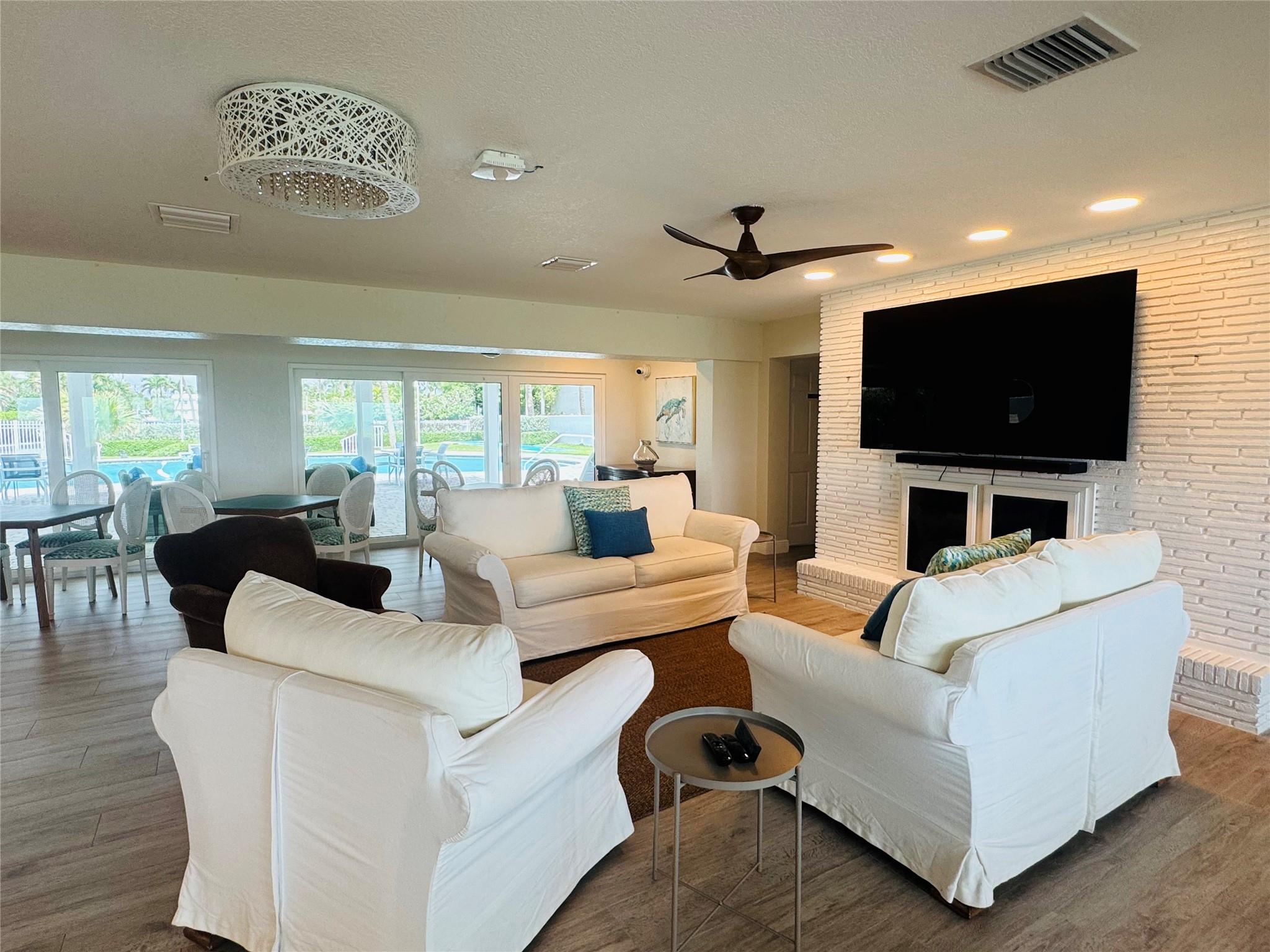 PALM YACHT & BEACH CLUB - Residential