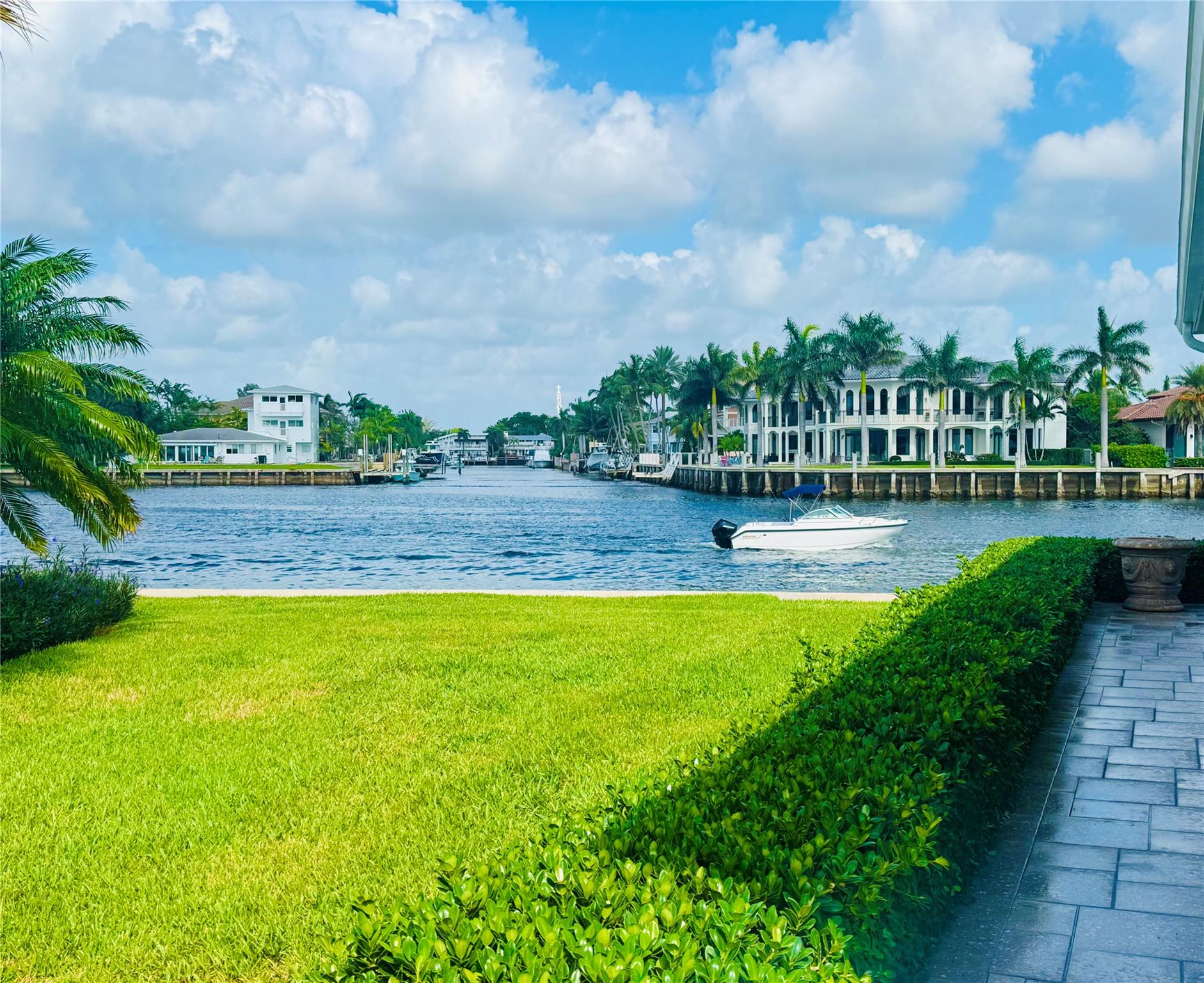 PALM YACHT & BEACH CLUB - Residential