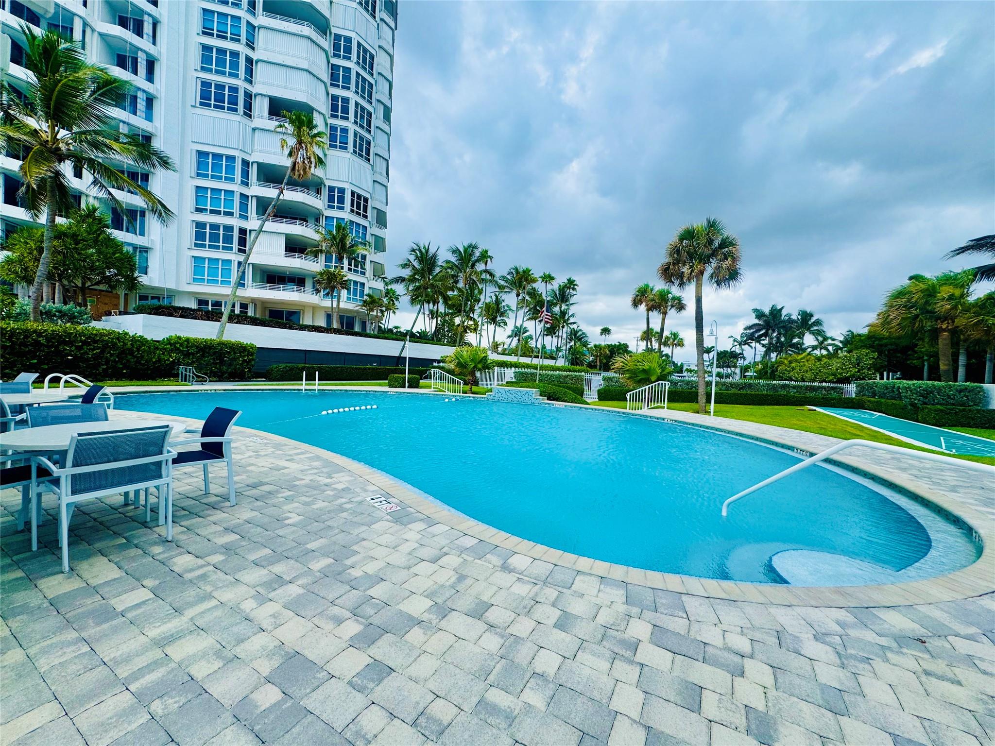 PALM YACHT & BEACH CLUB - Residential