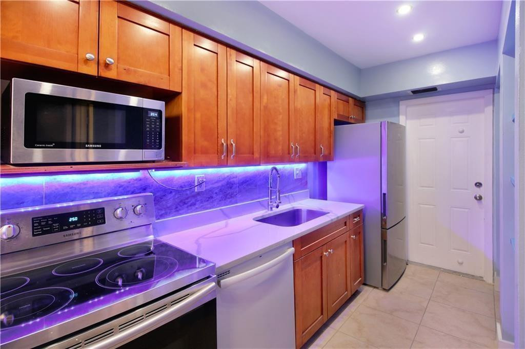 THE HAYLOFTS OF CORAL SPR - Residential