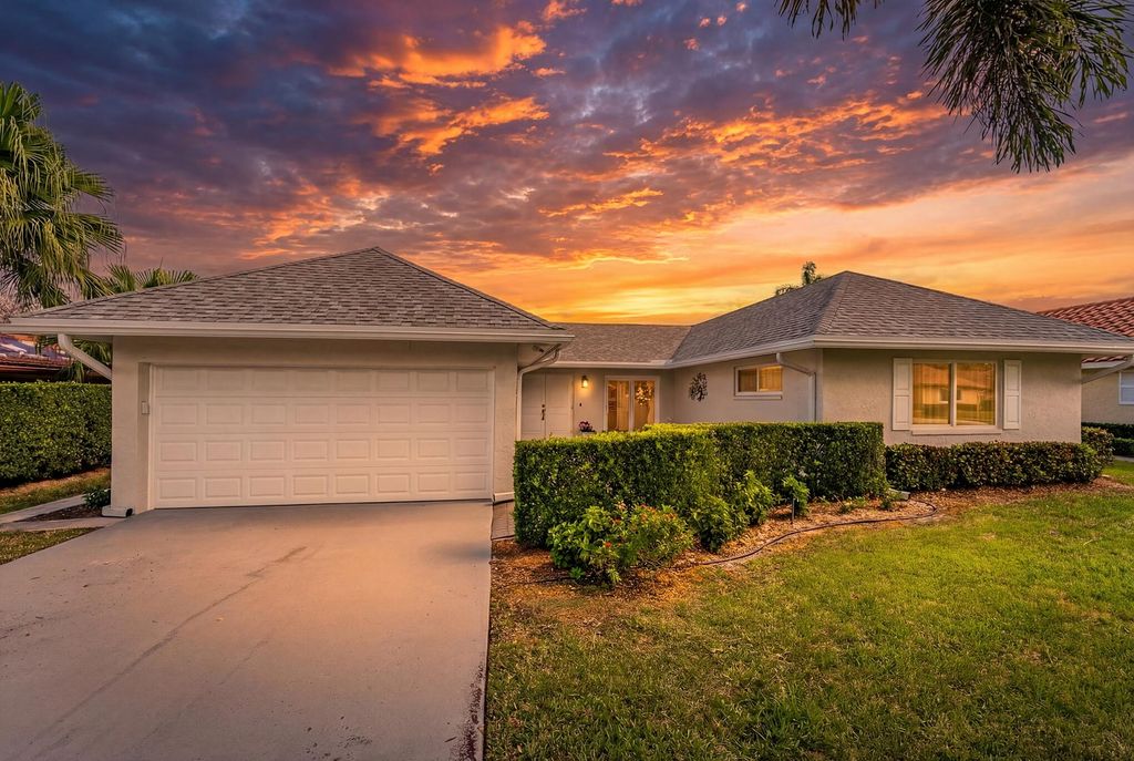 Photo of 10370 Greentrail Drive N, Boynton Beach, FL 33436 (MLS # R11164184)