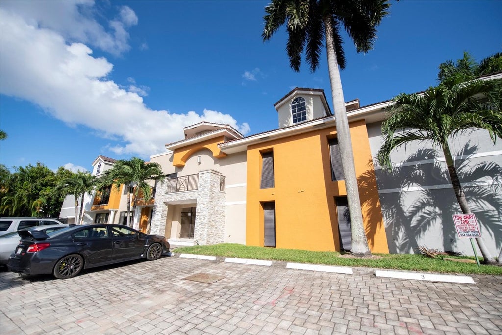 Photo of 64 Isle Of Venice Drive #26, Fort Lauderdale, FL 33301 (MLS # F10534479)