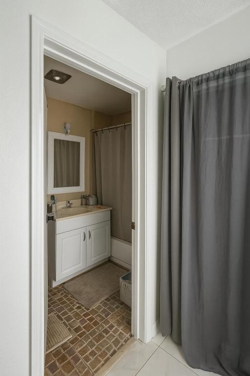 LAURA LANE UNREC ON AM-52 - Residential