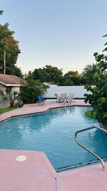 LAURA LANE UNREC ON AM-52 - Residential