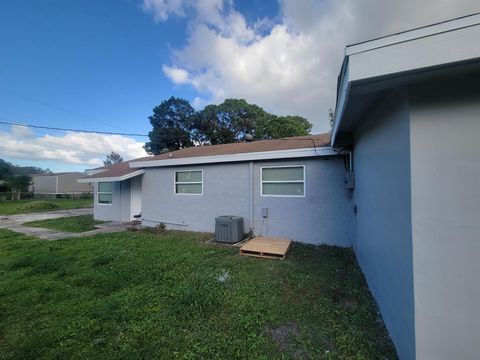 A home in Okeechobee