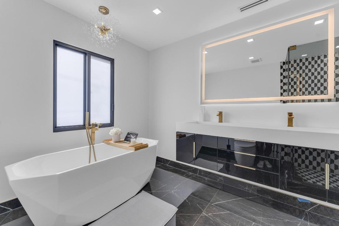 LAUDERDALE BEACH - Residential