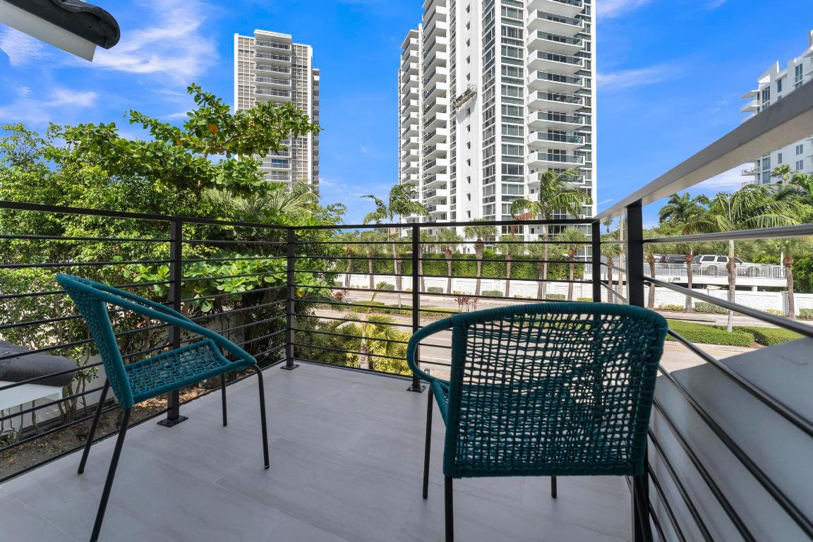 LAUDERDALE BEACH - Residential