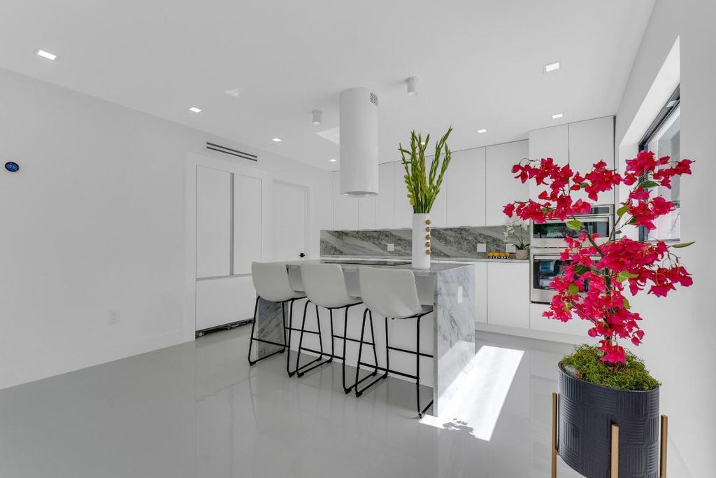 Photo of 2724 N Ocean Boulevard, Fort Lauderdale, FL 33308 (MLS # R11157340)