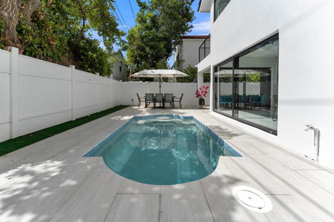 LAUDERDALE BEACH - Residential