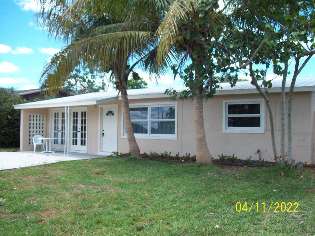 Photo of 2437 SE Harrison Street, Stuart, FL 34997 (MLS # R10791660)