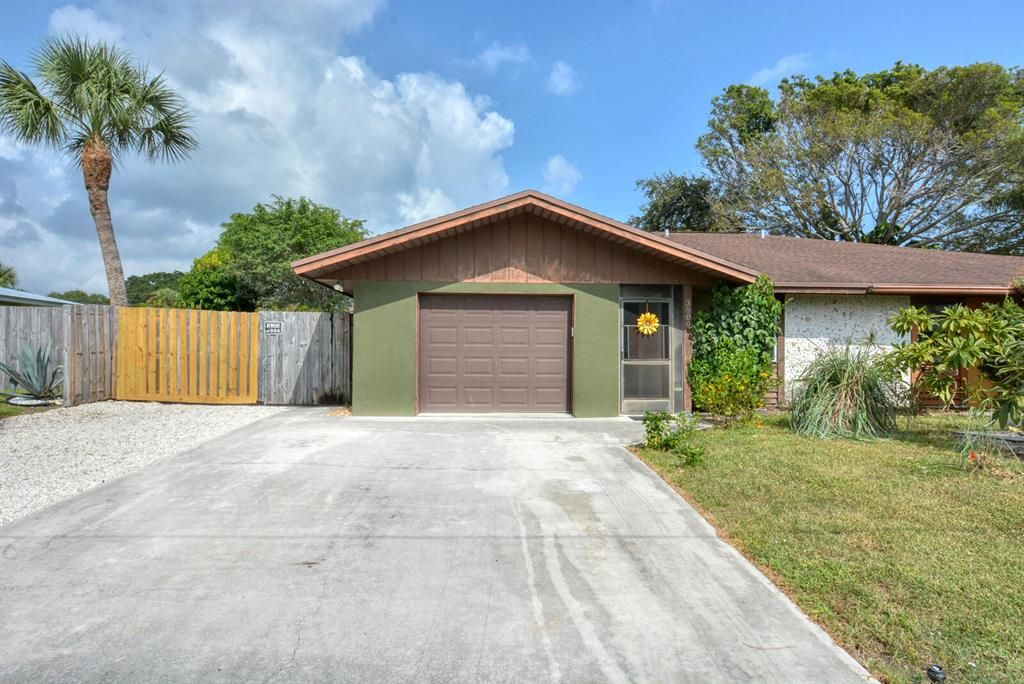 Photo of 3509 SE Kensington Street, Stuart, FL 34997 (MLS # R10750265)