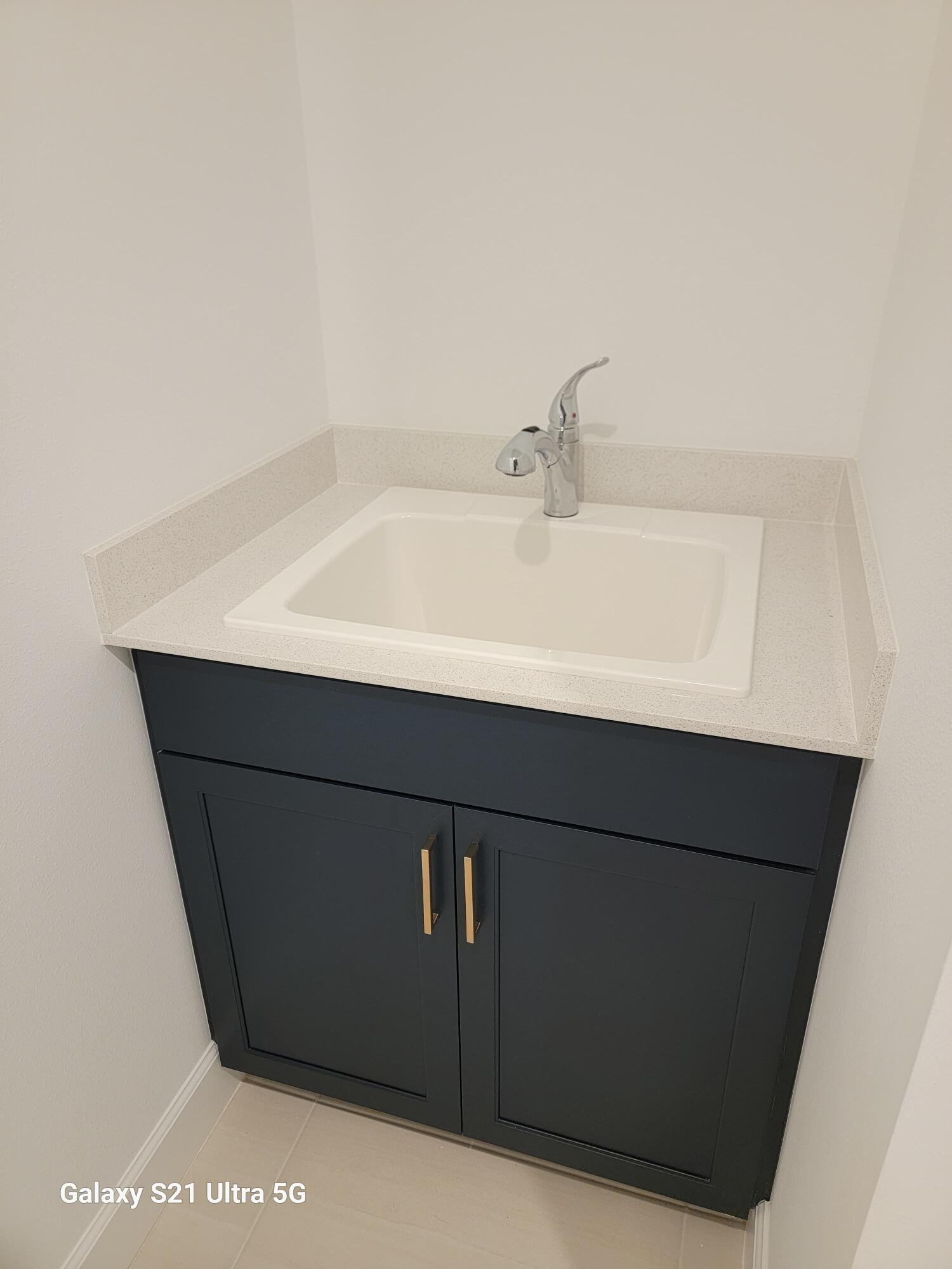 HARBOR ISLE PHASE 1 - Residential Lease