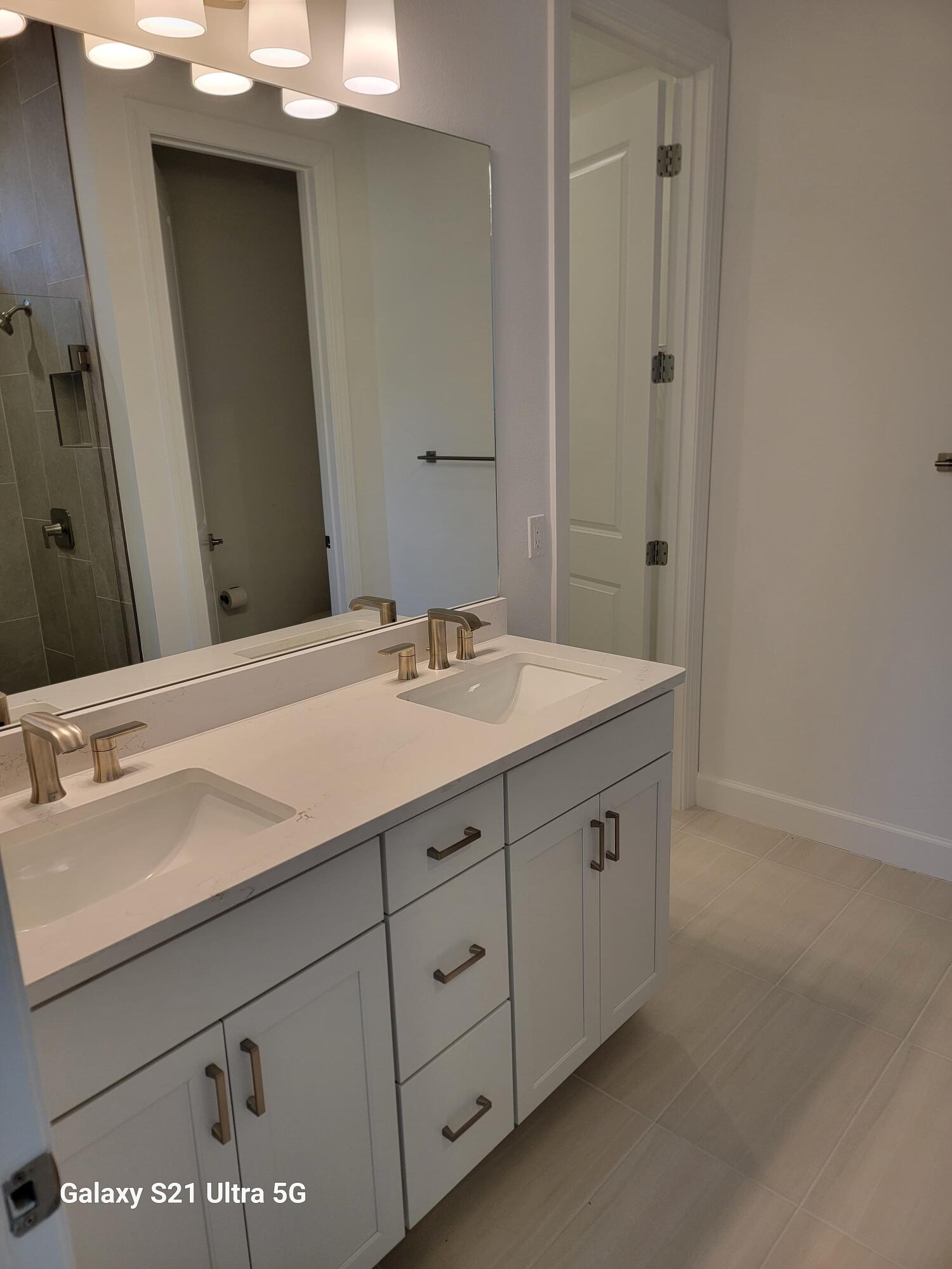 HARBOR ISLE PHASE 1 - Residential Lease